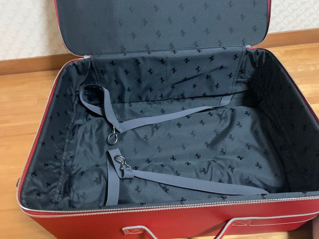 Ferrari スーツケース、バックセット