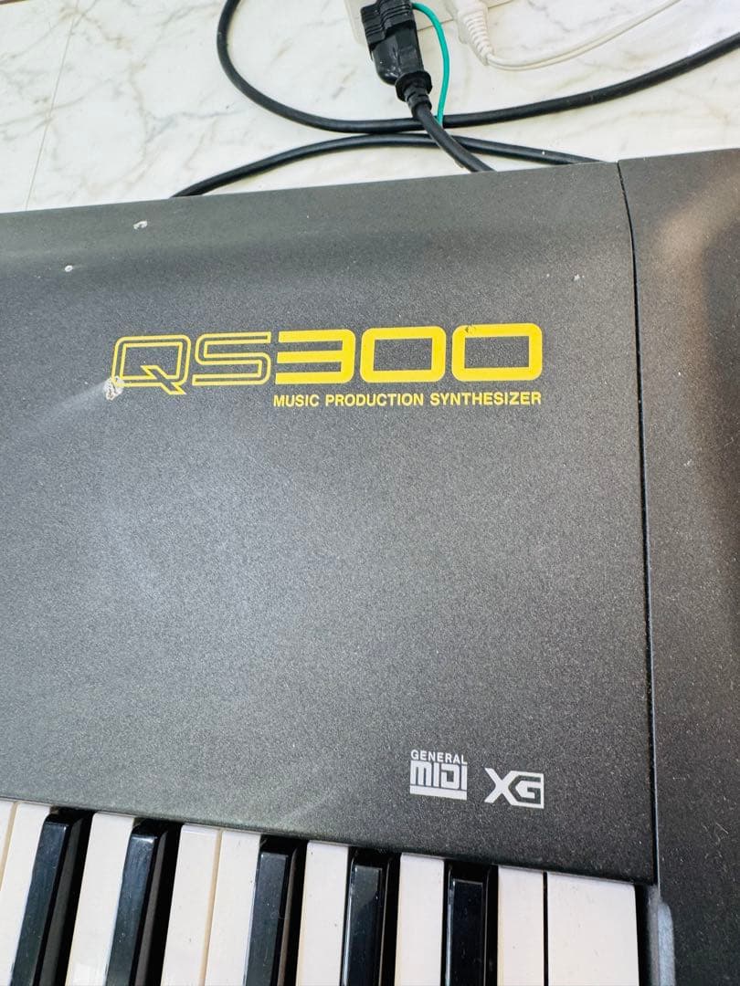 ヤマハ QS300 シンセサイザー 中古品 レトロ 電化製品 音楽 編集