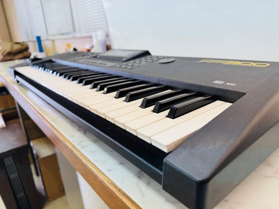 ヤマハ QS300 シンセサイザー 中古品 レトロ 電化製品 音楽 編集