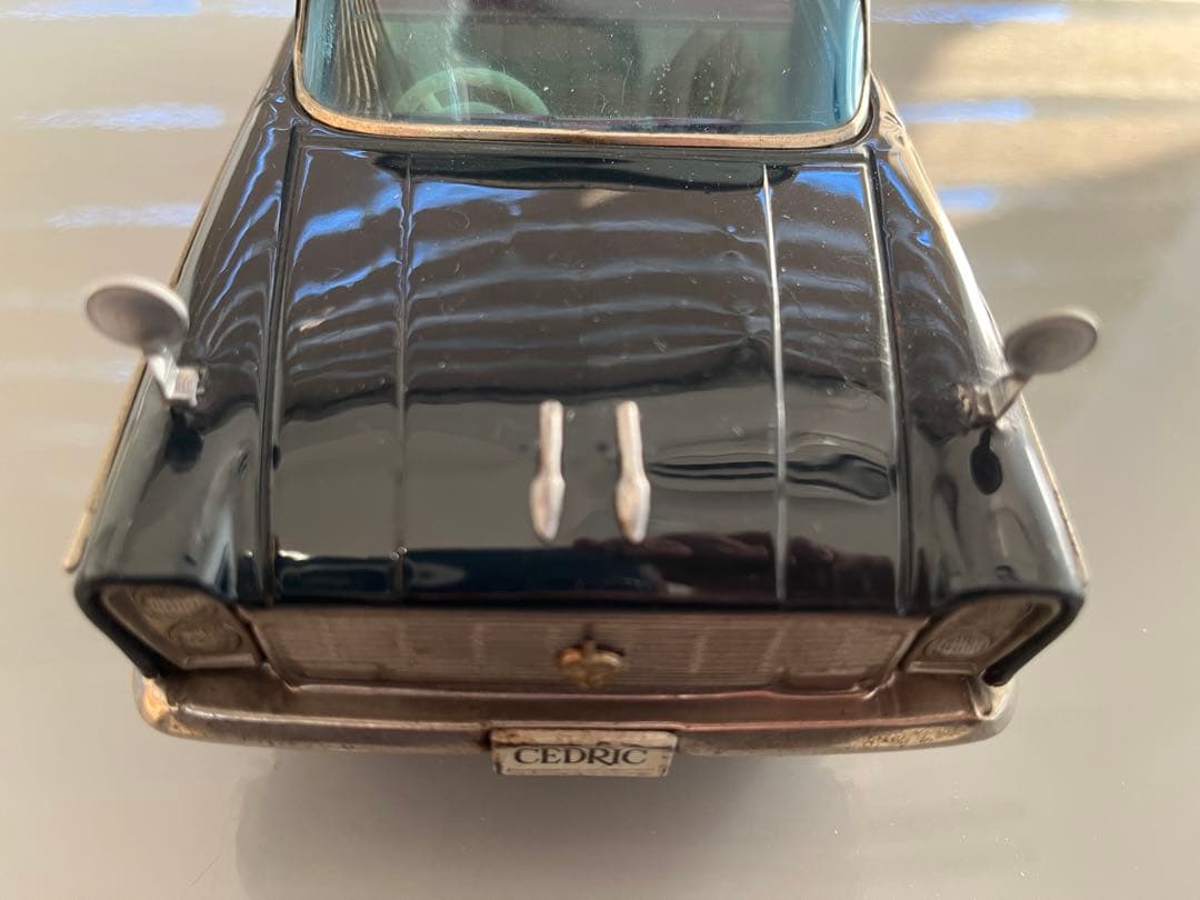 ブリキのニッサン セドリック