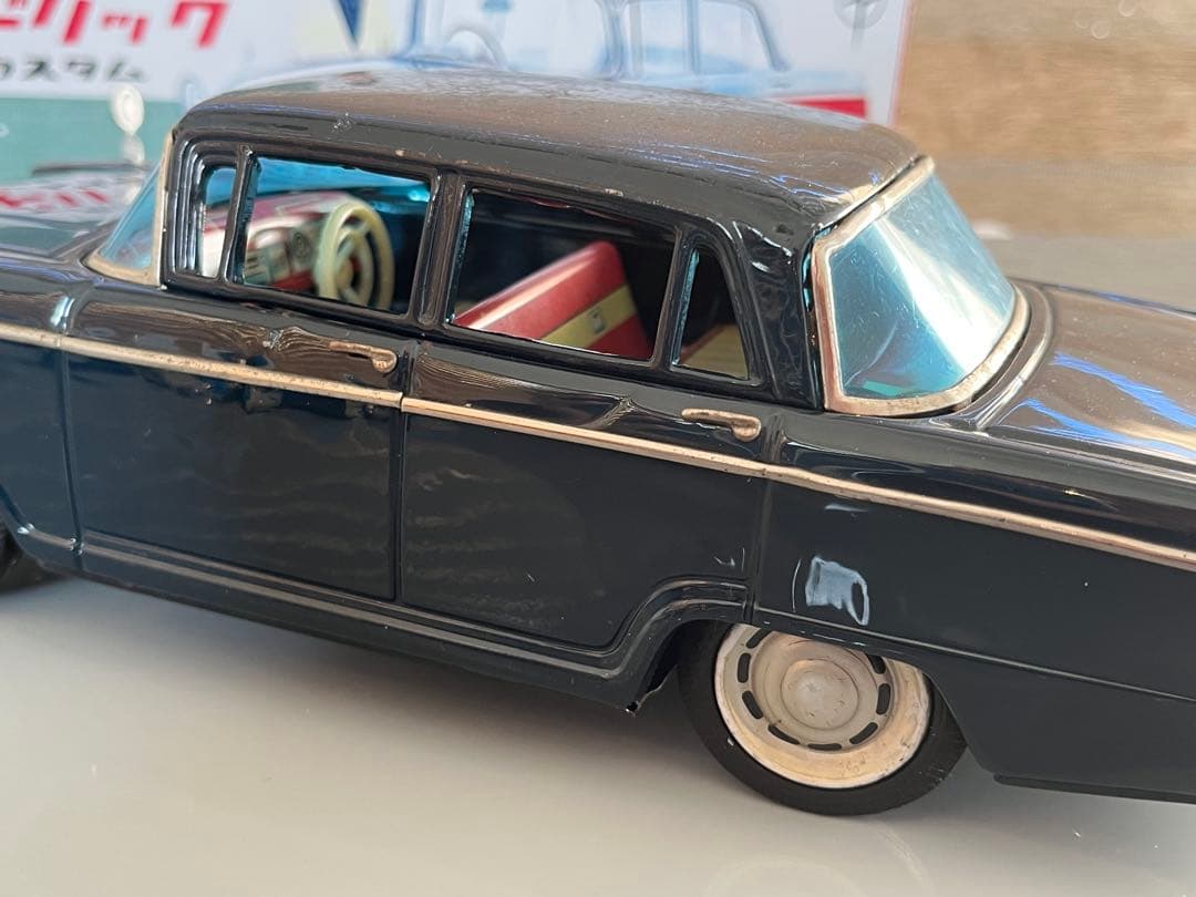 ブリキのニッサン セドリック