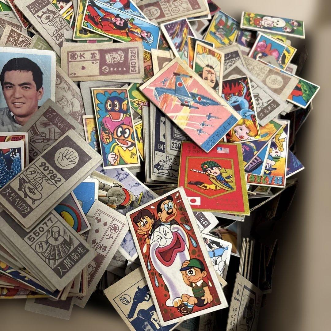 と*し様 昭和レトロ　メンコ　超大量　おそ松くん、鉄人28号、ハリマオ　オバQ