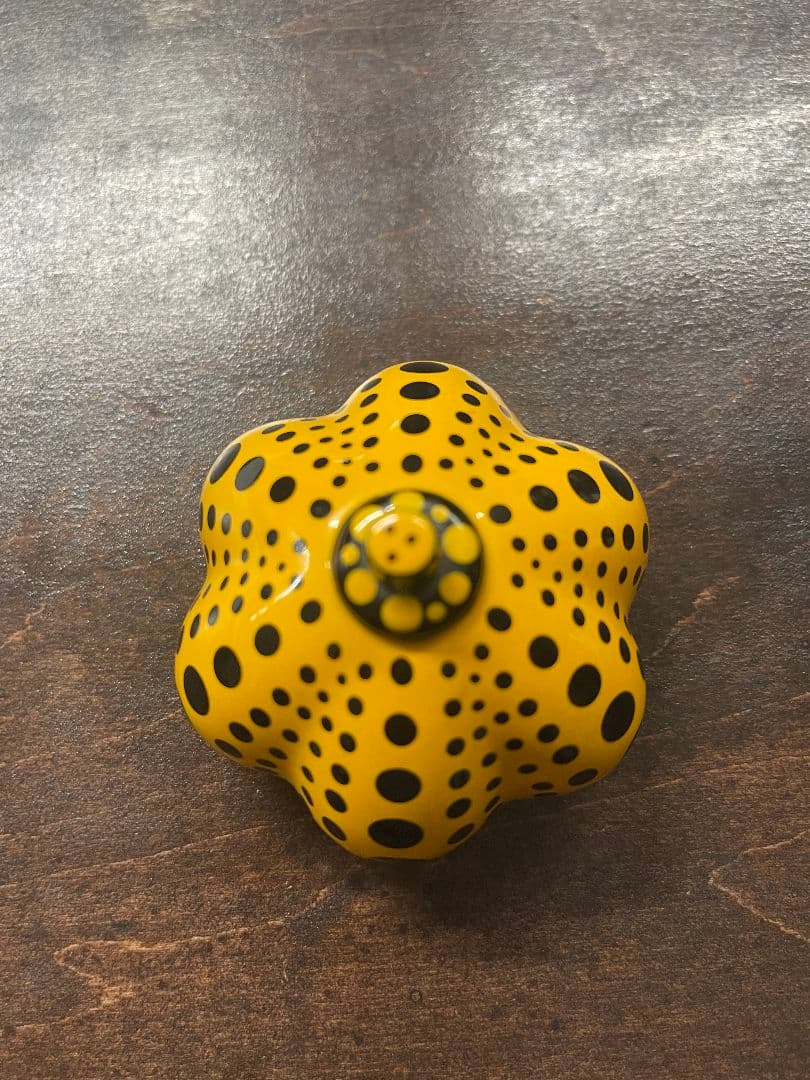 草間彌生 くさまやよい かぼちゃ 黄色 ペーパーウェイト パンプキン 黄色