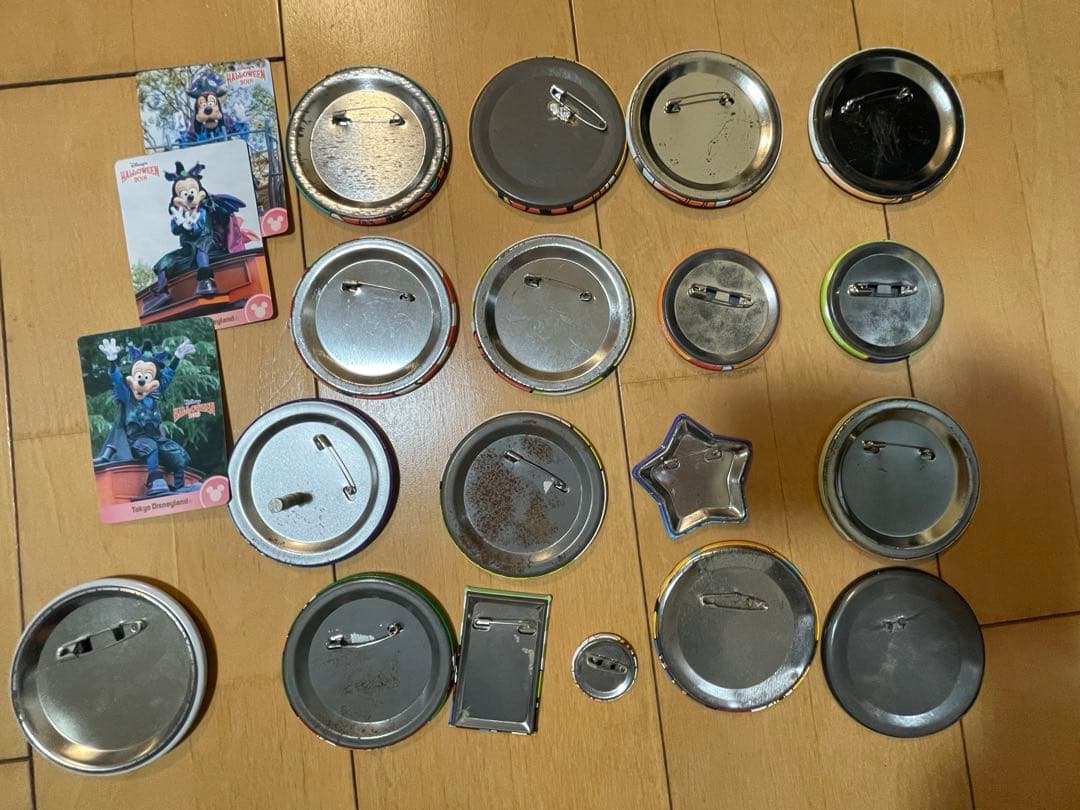 ディズニー コレクションピンバッジ　ミッキー、グーフイー　多め　約50個➕小物類