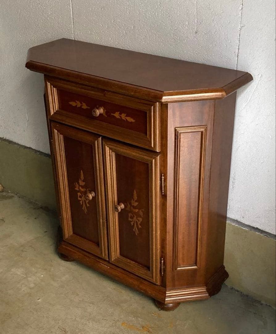 ブラウン木製キャビネット 引き出し付き