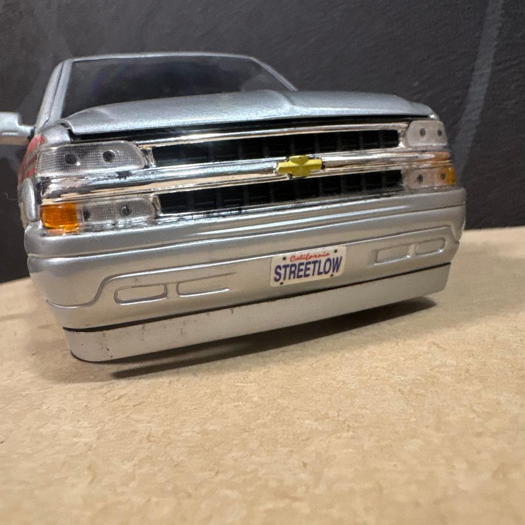 最終値下げ　2000 Chevy Suburban Lowrider 1:24