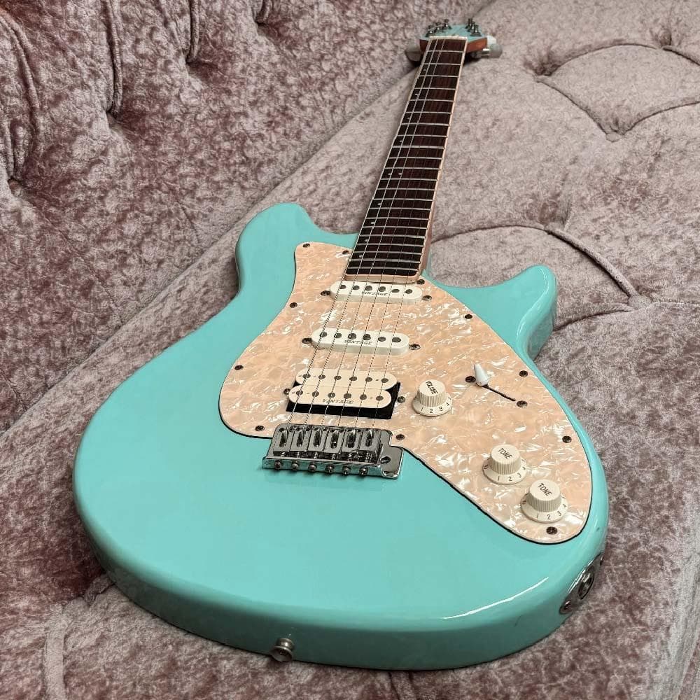 VINTAGE エレキギター ミントブルー系 弾きやすいギターです♪