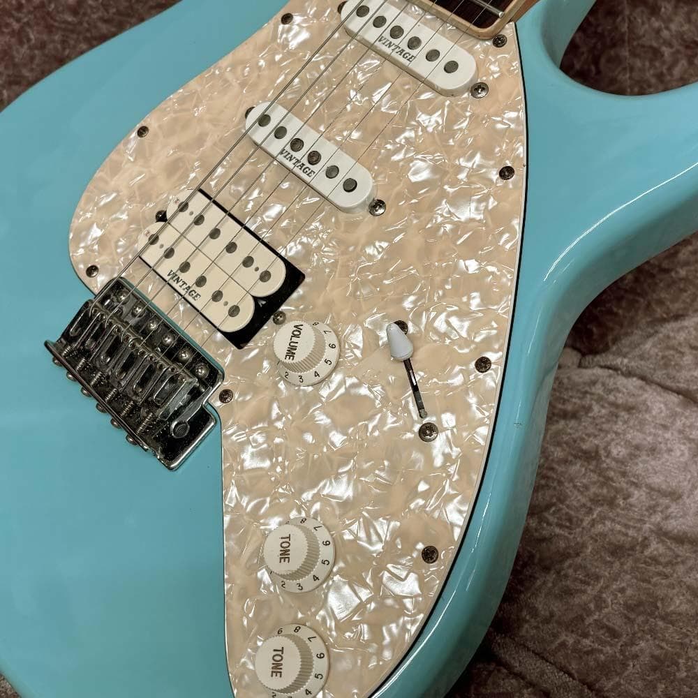 VINTAGE エレキギター ミントブルー系 弾きやすいギターです♪