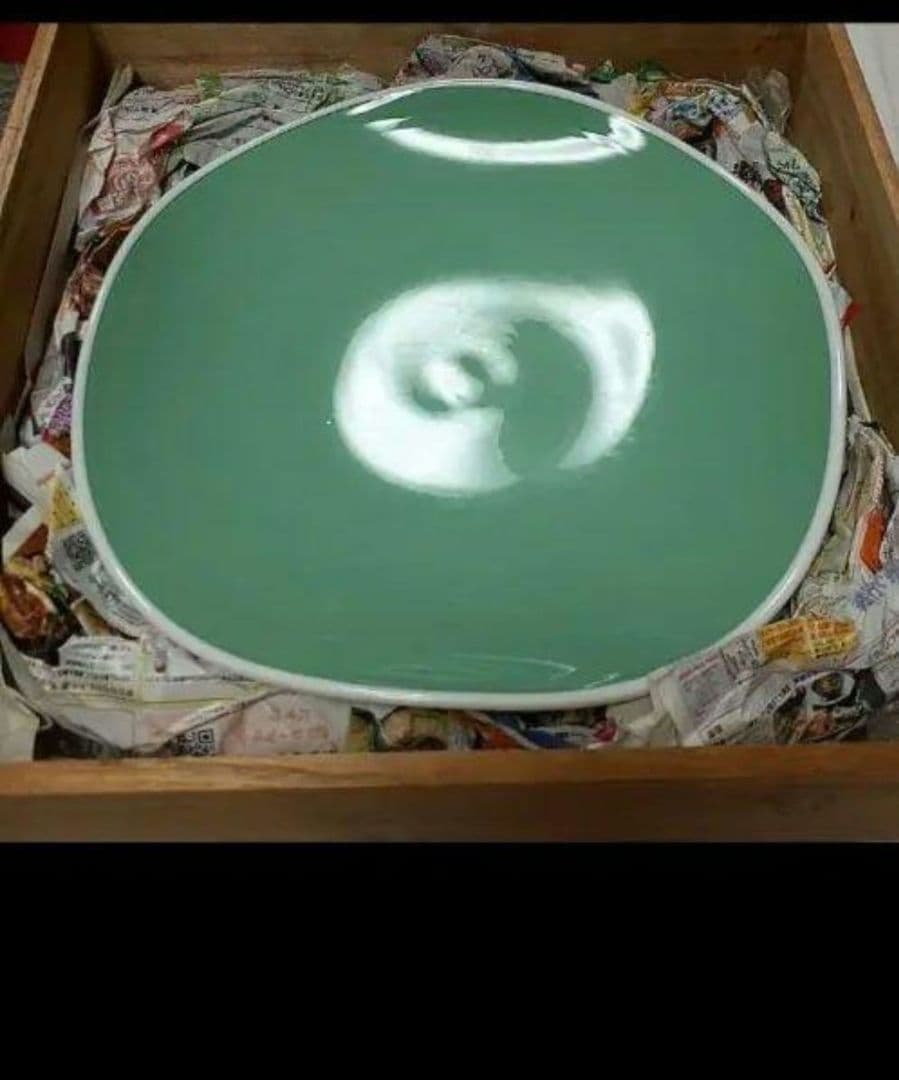 緑色の不規則な形の皿 ３０cm弱大皿一枚と１５cm中皿５枚のセット