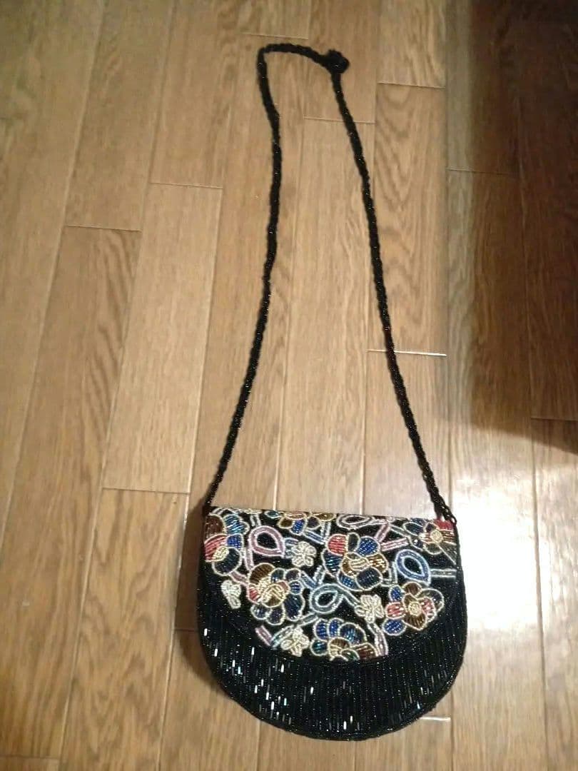 柏ビーズ刺繍 ショルダーバッグ 黒