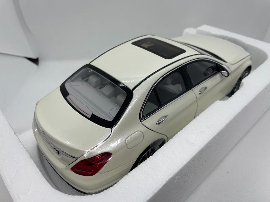 304-016 ノレブ 1/18 メルセデスベンツ C-Class 2014