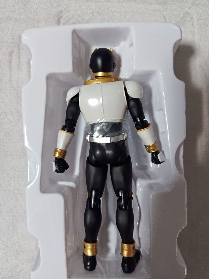 S.H.Figuarts　真骨彫製法　仮面ライダークウガ　グローイングフォーム