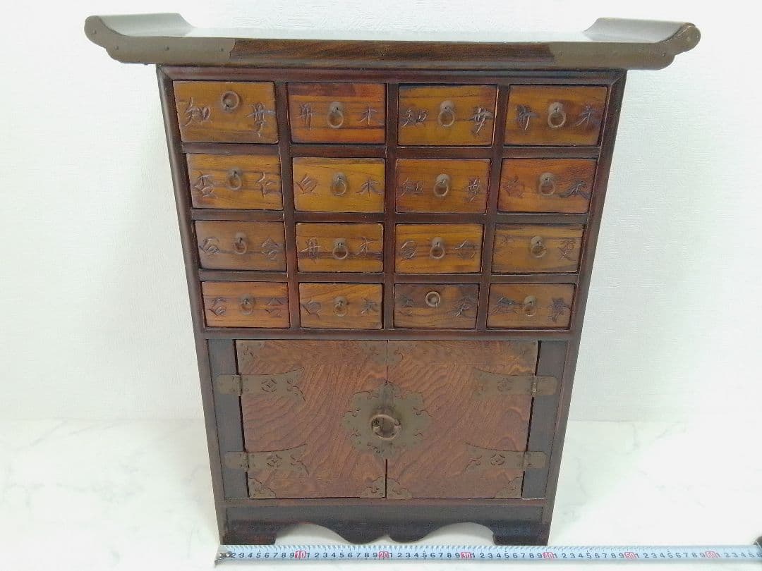 薬箪笥 ヤクジャン 李朝家具 アンティーク 木製 小物入れ 16杯 観音開き