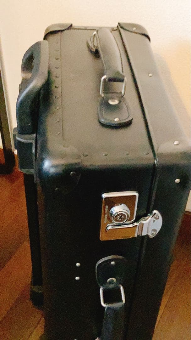 10/26まで【美品】グローブトロッター 2輪 スモールキャリーオン 機内 黒