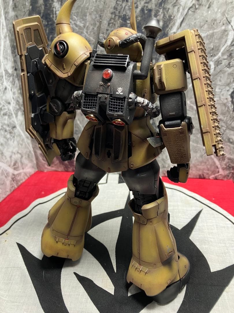 ガンプラ MG グフ　砂漠仕様　完成品