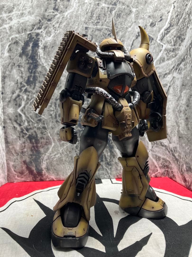 ガンプラ MG グフ　砂漠仕様　完成品