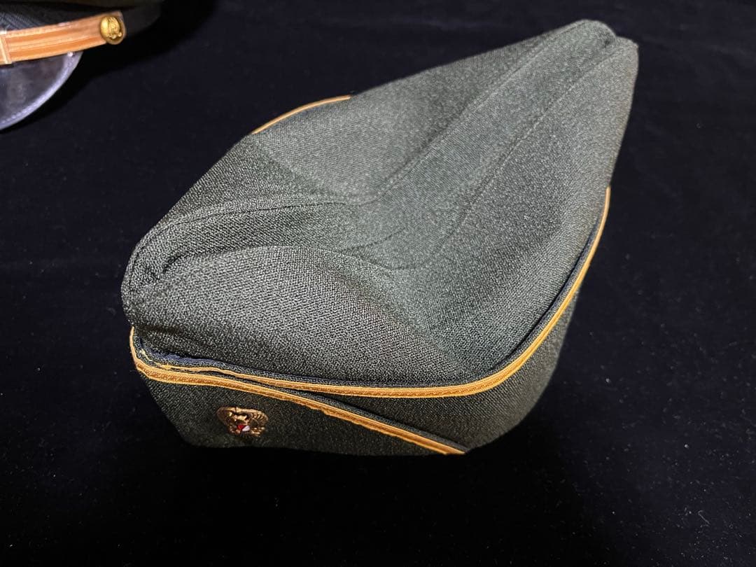 インドネシア国軍　陸軍の帽子2種とベルト　TNI