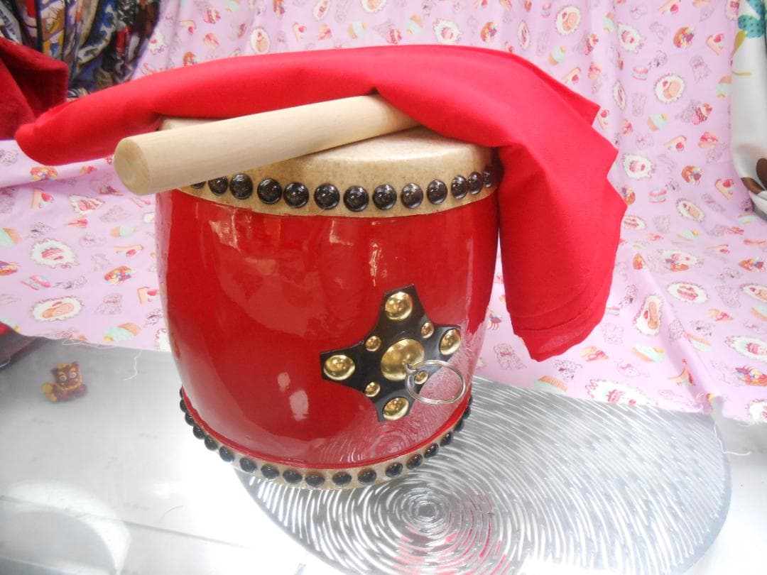 新品未使用(送料無料)14.980円　小太鼓18cm赤いサージ/モス布撥付き