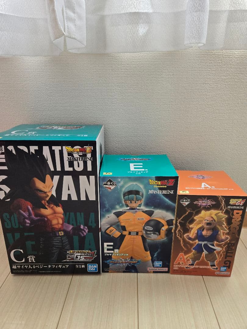 スーパーサイヤ人4ベジータ&ブルマフィギア