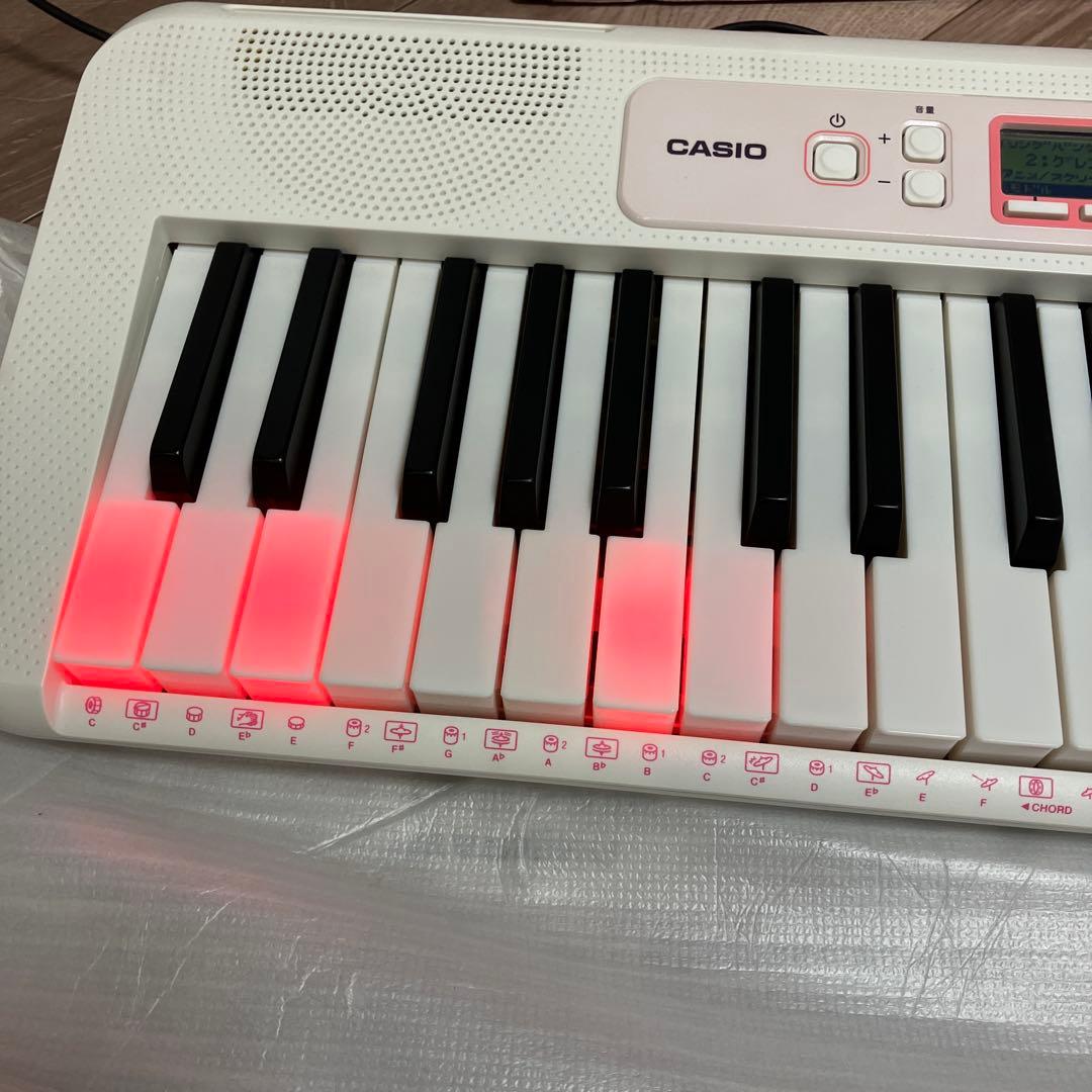 カシオ　CASIO 電子ピアノ　LK-320 光ナビゲーション