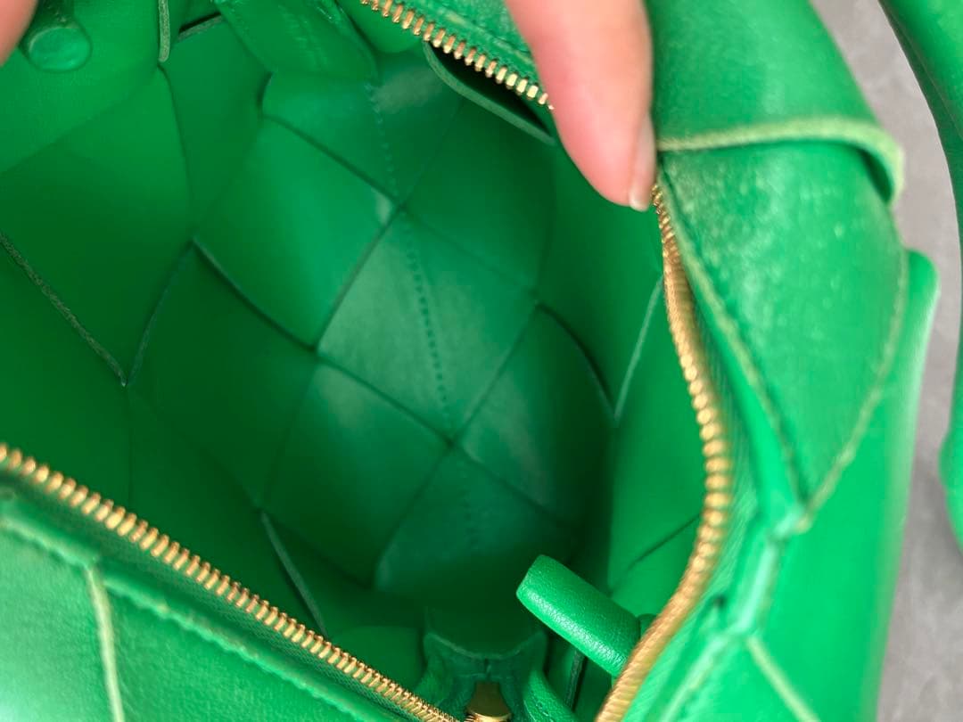 《bottega veneta》ミニカセットカメラバッグ