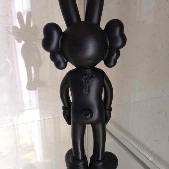 kaws accomplice black カウズ