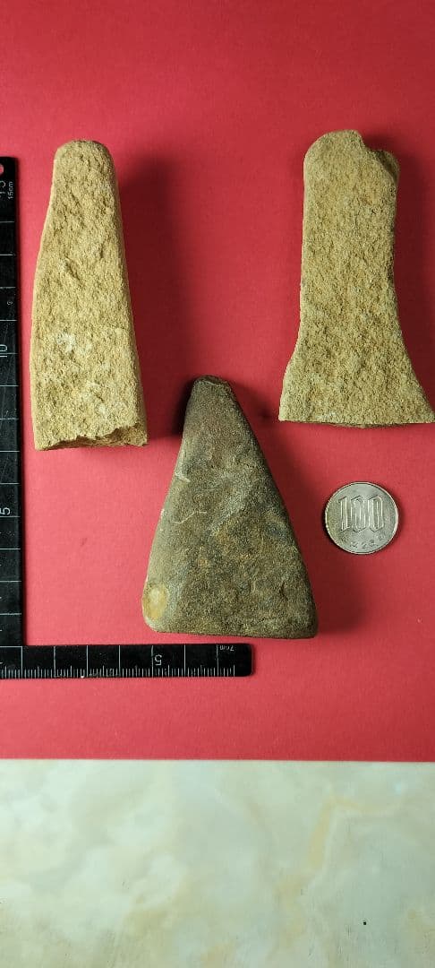三角形岩版？と礫器の3点セット (出土品) 旧石器時代〜縄文時代前期