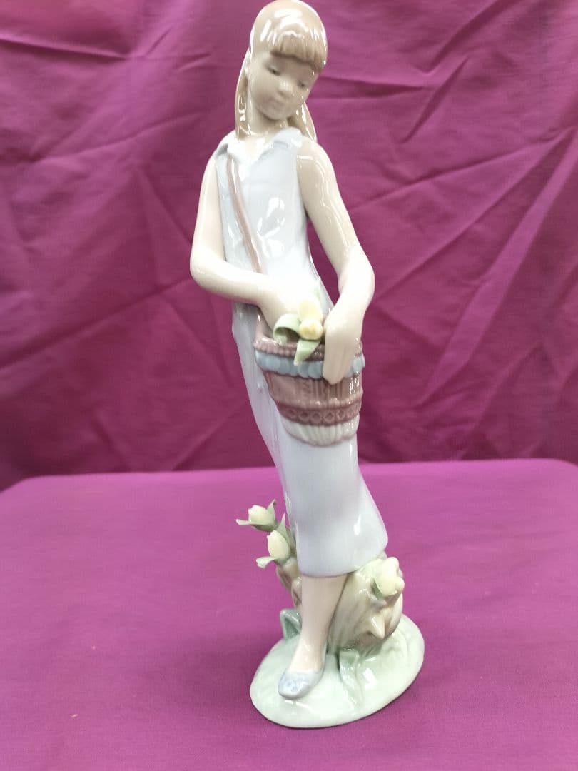 リヤドロ　陶器人形　スペイン　「チューリップの庭」完品