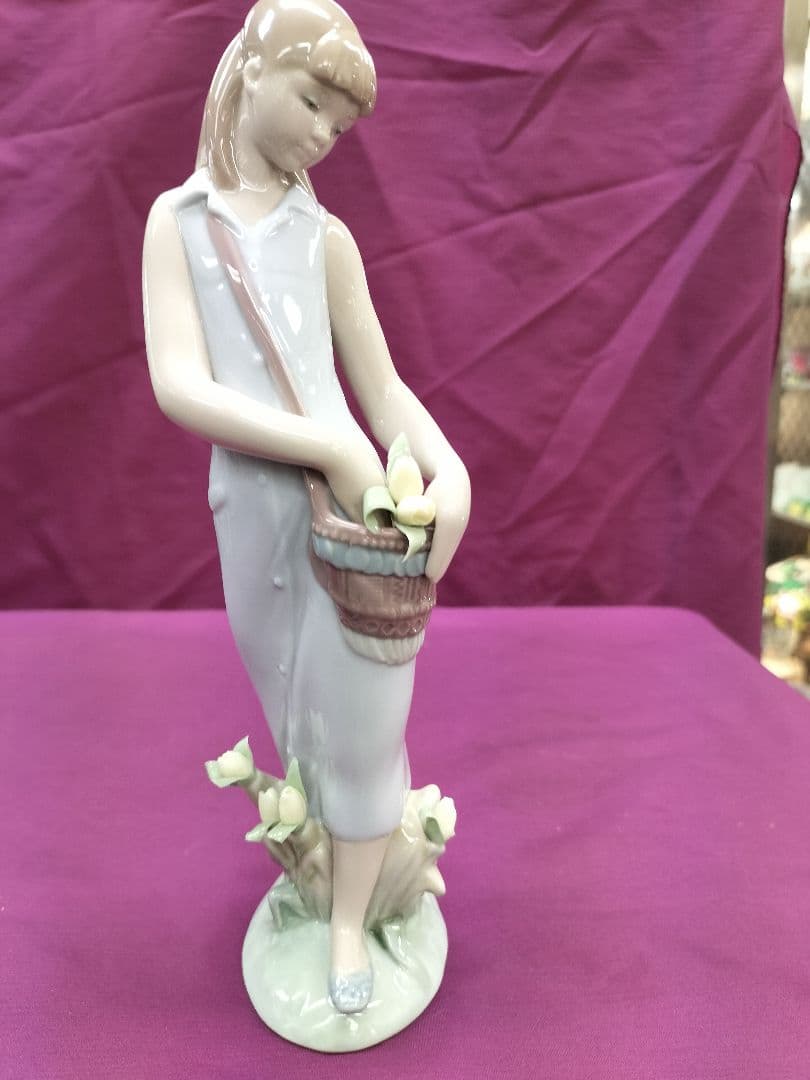 リヤドロ　陶器人形　スペイン　「チューリップの庭」完品