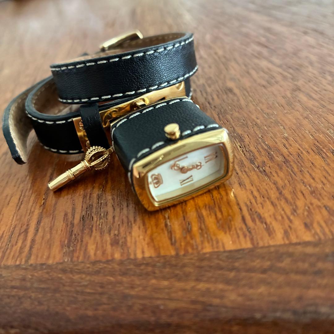 ジューシークチュール　腕時計　鍵型のブラックレザー 二重巻き　姫　スクエア型