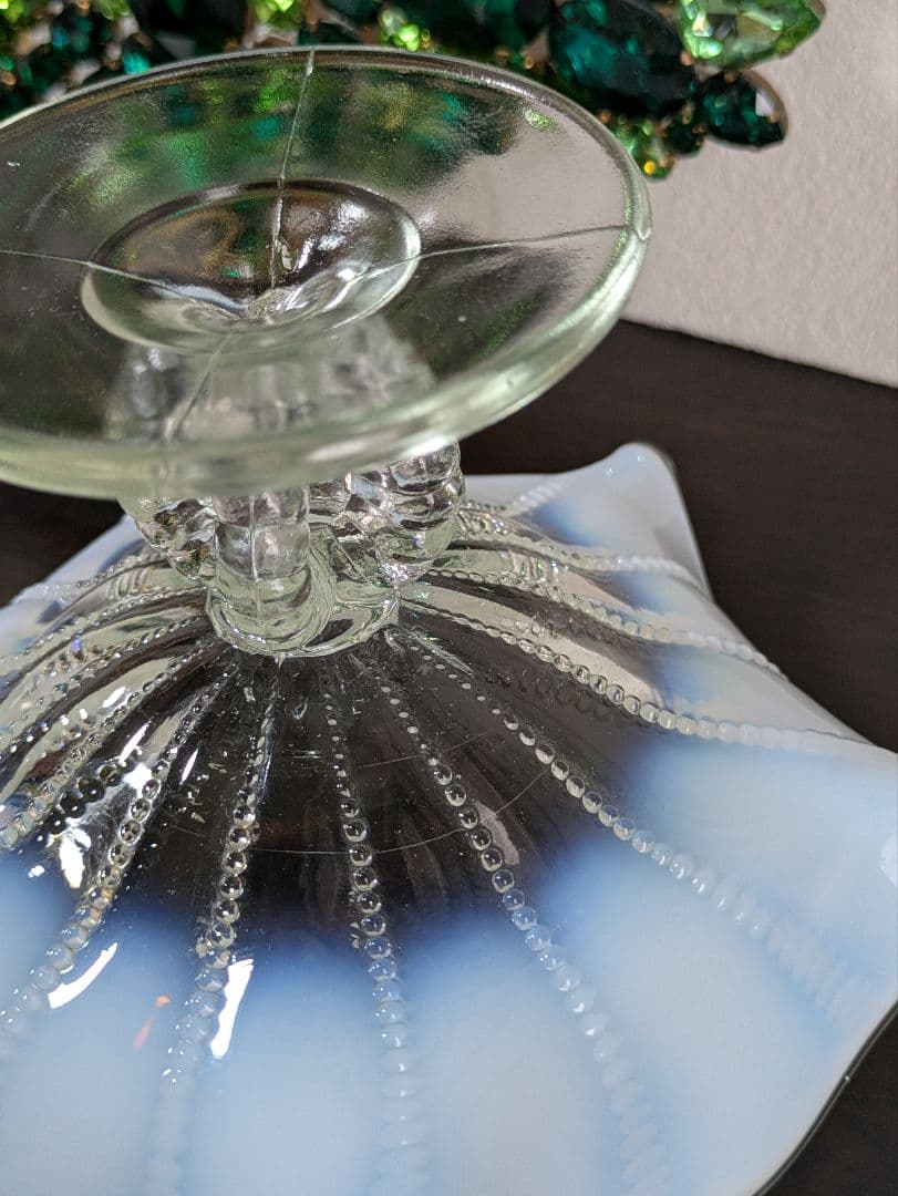 Northwood ホワイトオパルセント　花びら型 ガラスコンポート