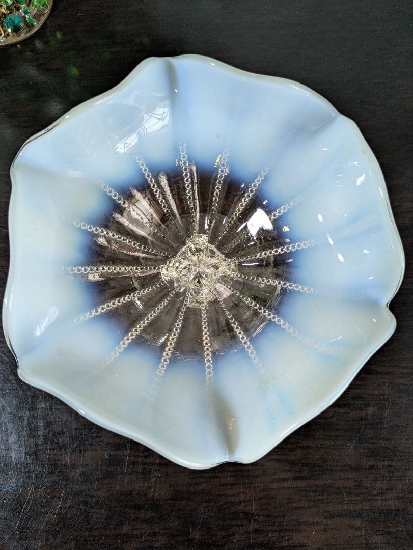 Northwood ホワイトオパルセント　花びら型 ガラスコンポート