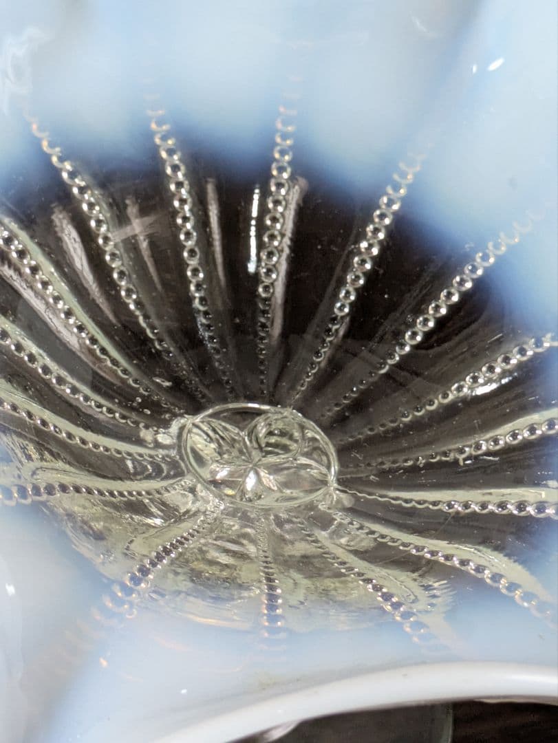 Northwood ホワイトオパルセント　花びら型 ガラスコンポート