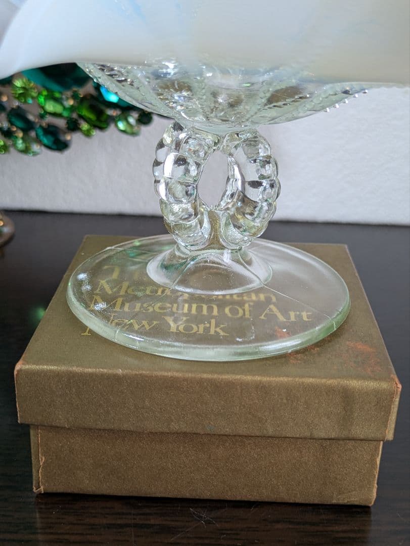 Northwood ホワイトオパルセント　花びら型 ガラスコンポート