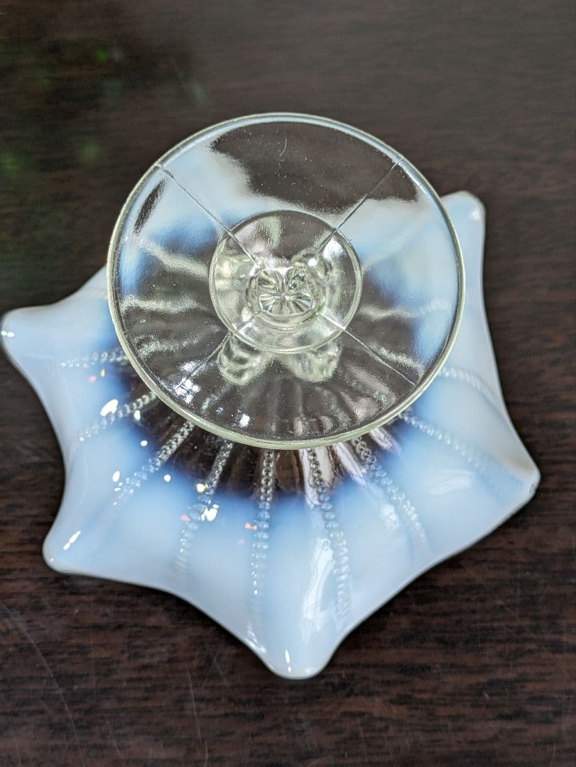 Northwood ホワイトオパルセント　花びら型 ガラスコンポート