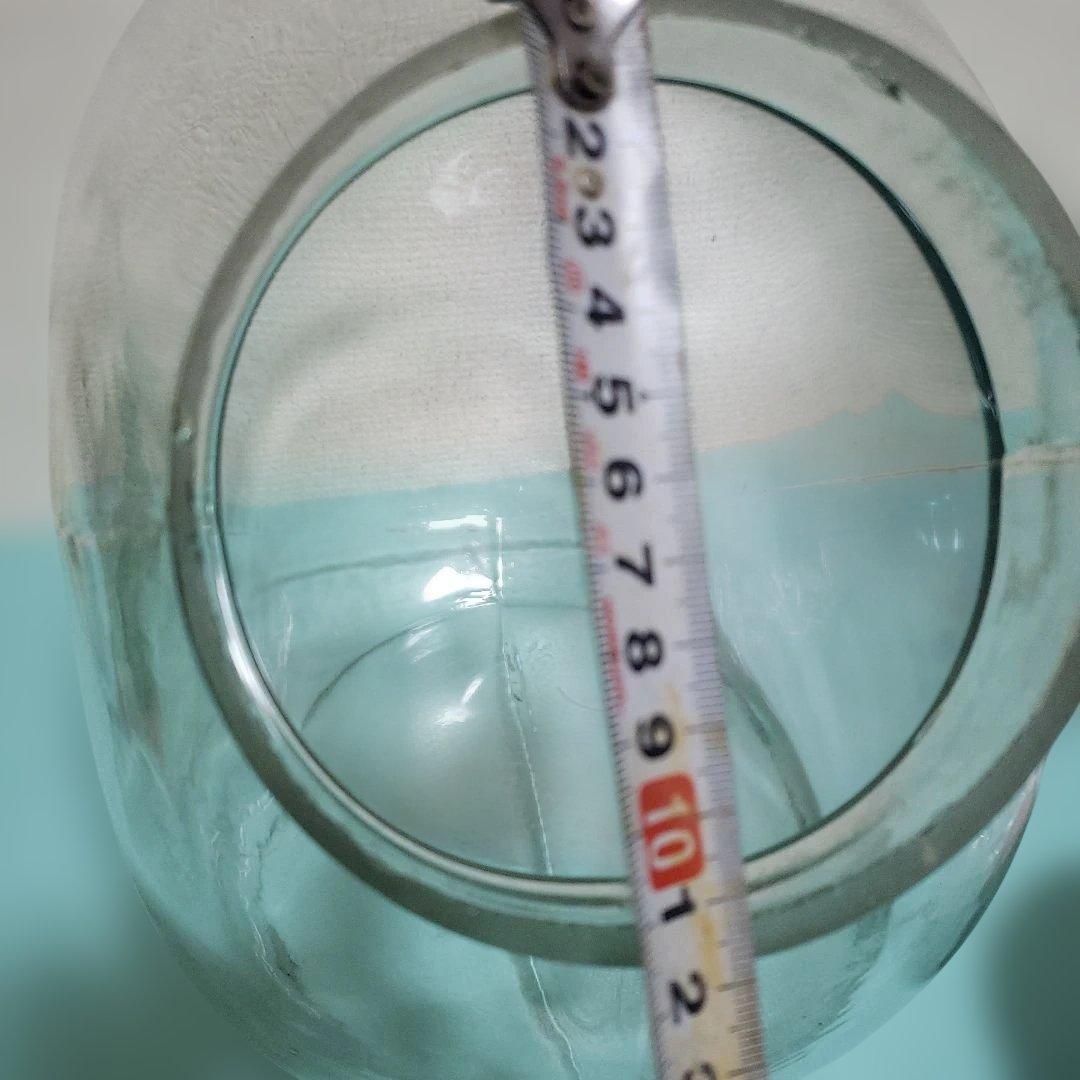 昭和レトロガラス製丸い瓶　 金属製蓋付き