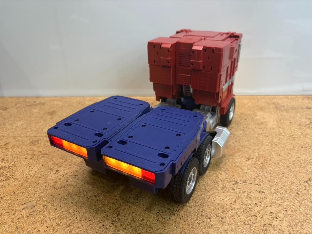 robosen フラッグシップ　オプティマスプライム　(日本語版)