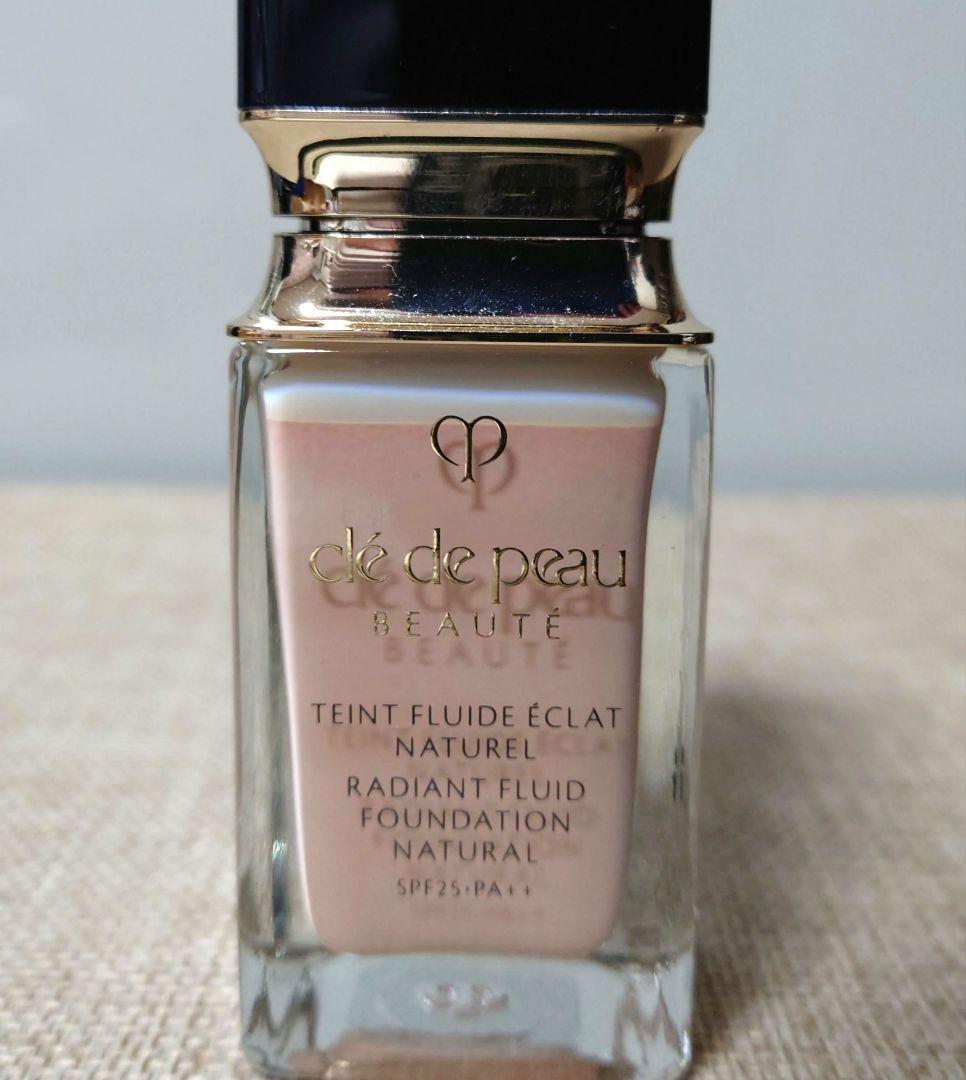 クレ・ド・ポーボーテ　リキッドファンデーション ピンクオークル10