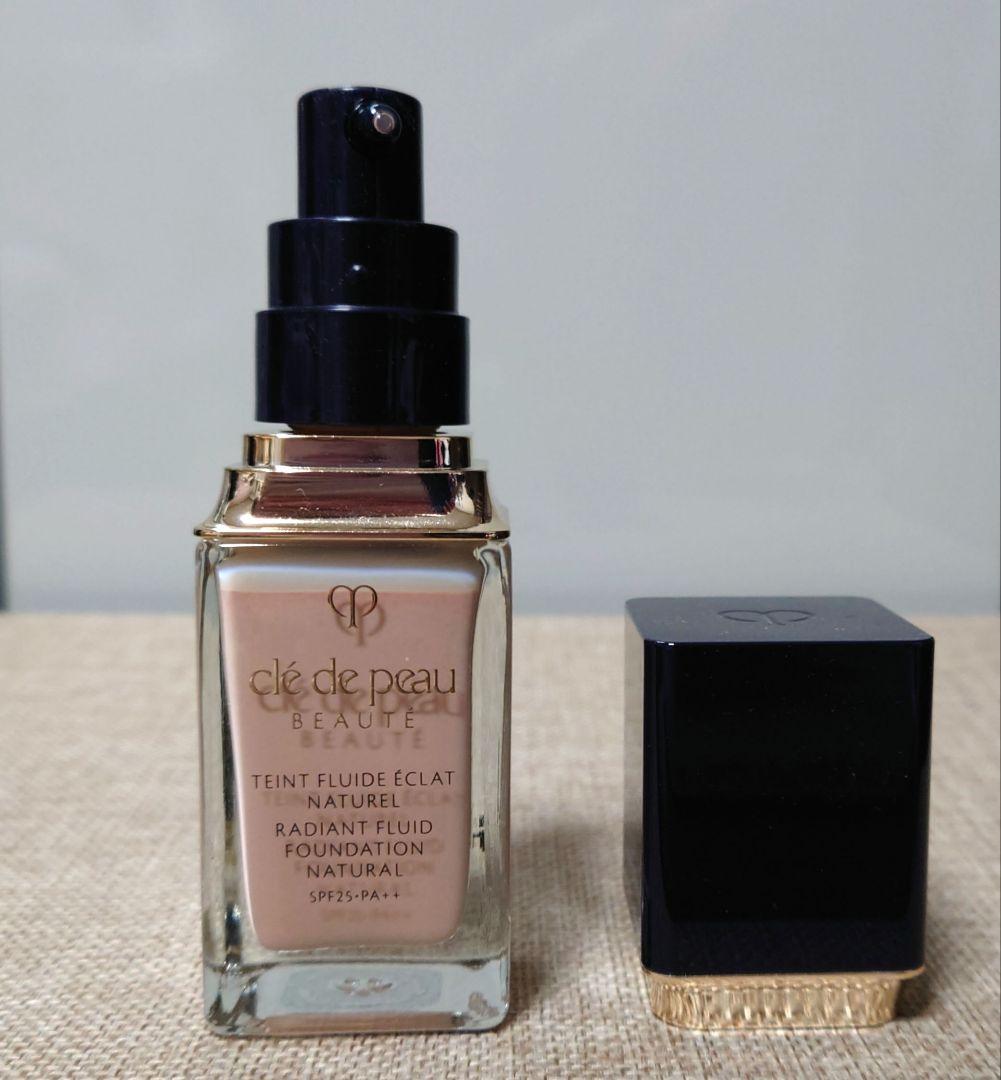 クレ・ド・ポーボーテ　リキッドファンデーション ピンクオークル10
