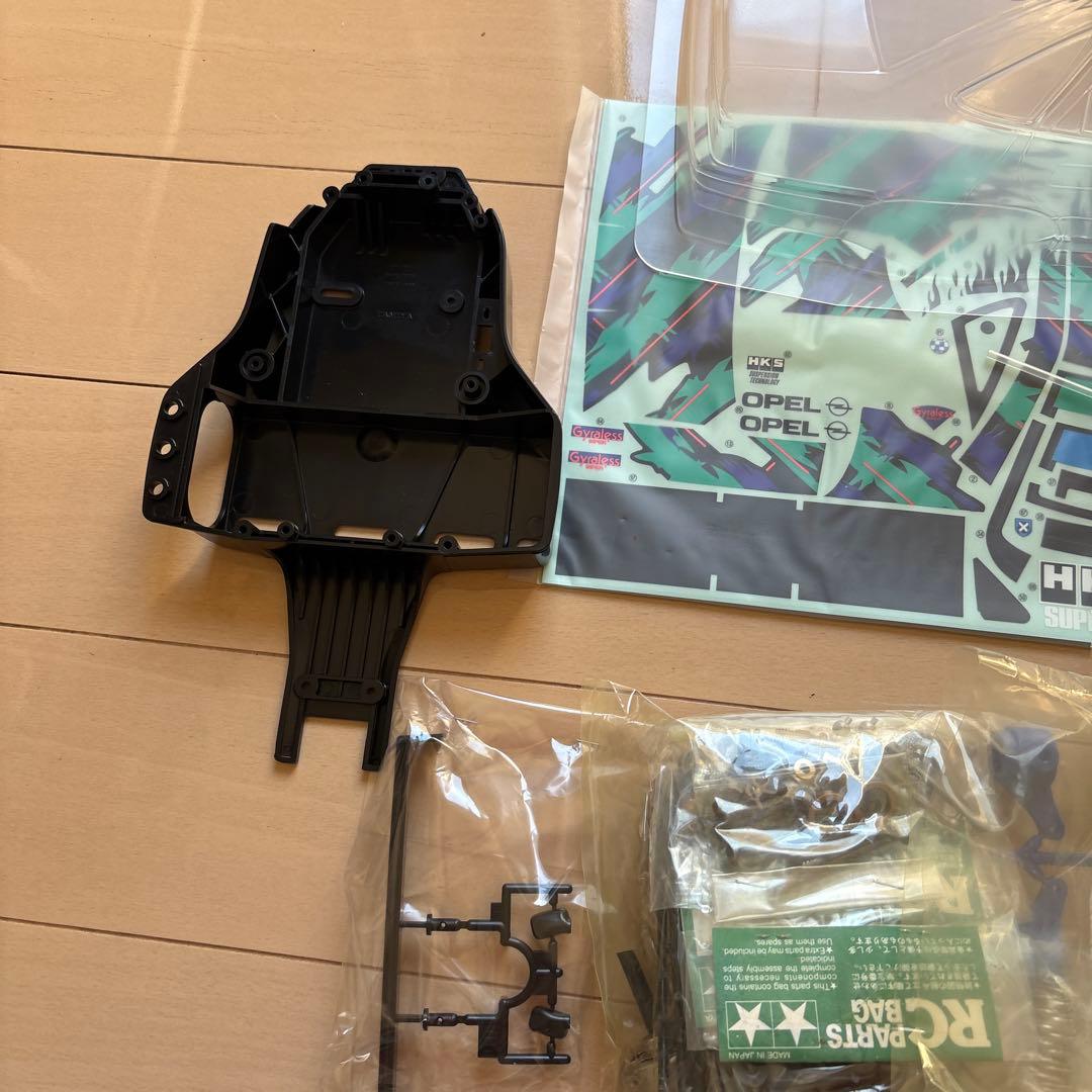 タミヤラジコン　オペルベクトラ　ＦＦ01 組み立て図とタイヤ無し　ビンテージ