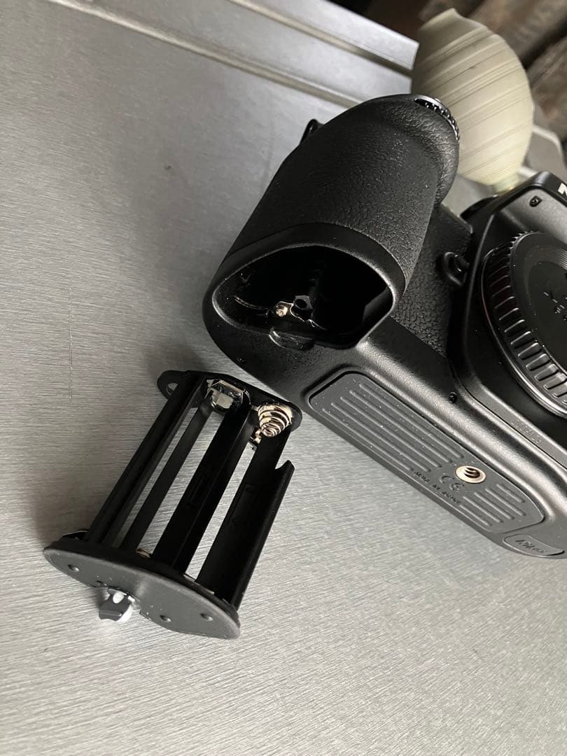 ニコンF100 AFフィルムカメラ実用品(難あり)