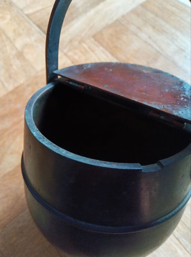 銅製　丸型蓋付き容器　灰皿　凹み有　ヴィンテージ　花器