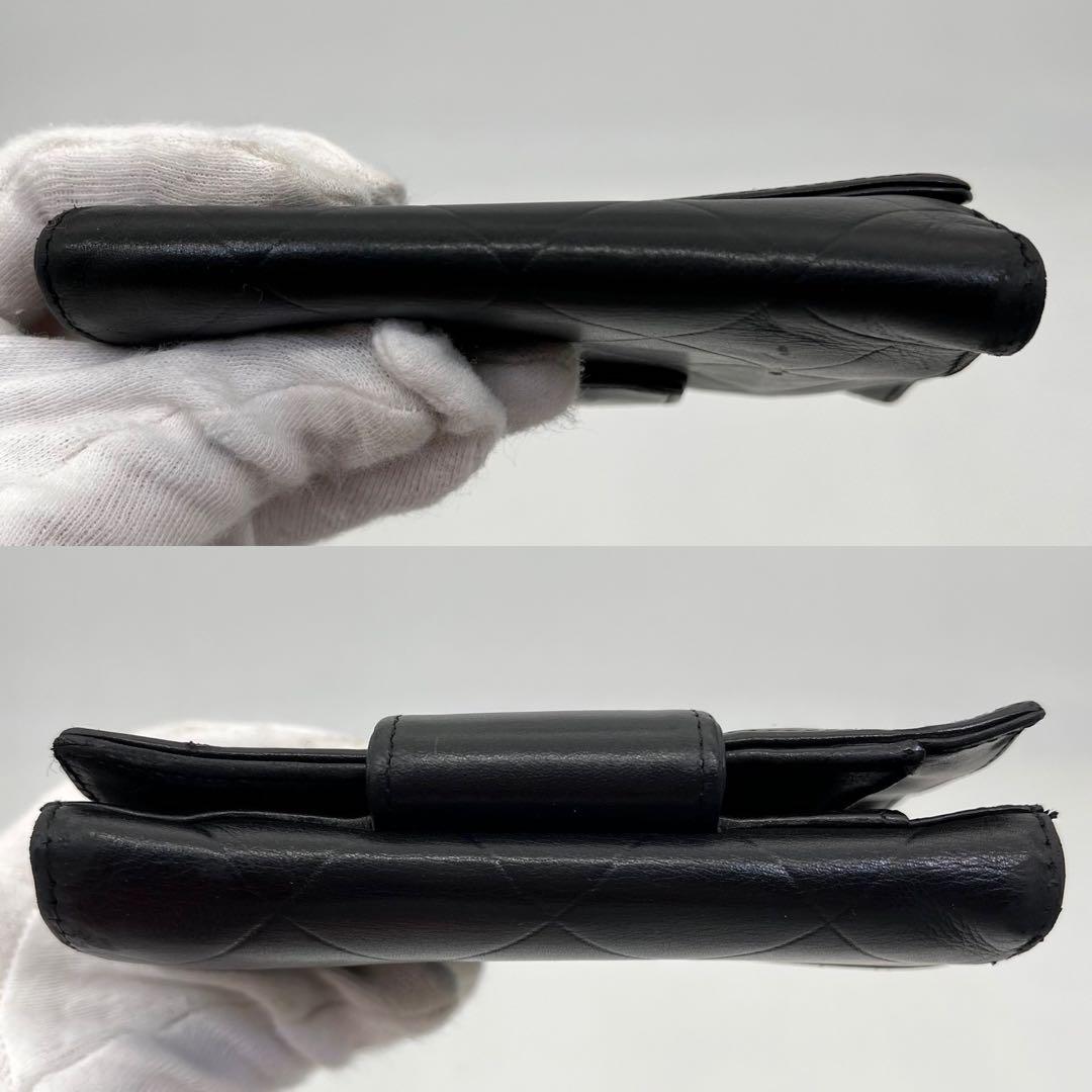 CHANEL 二つ折り財布 コンパクト ロゴ型押し 黒 レザー キルティング