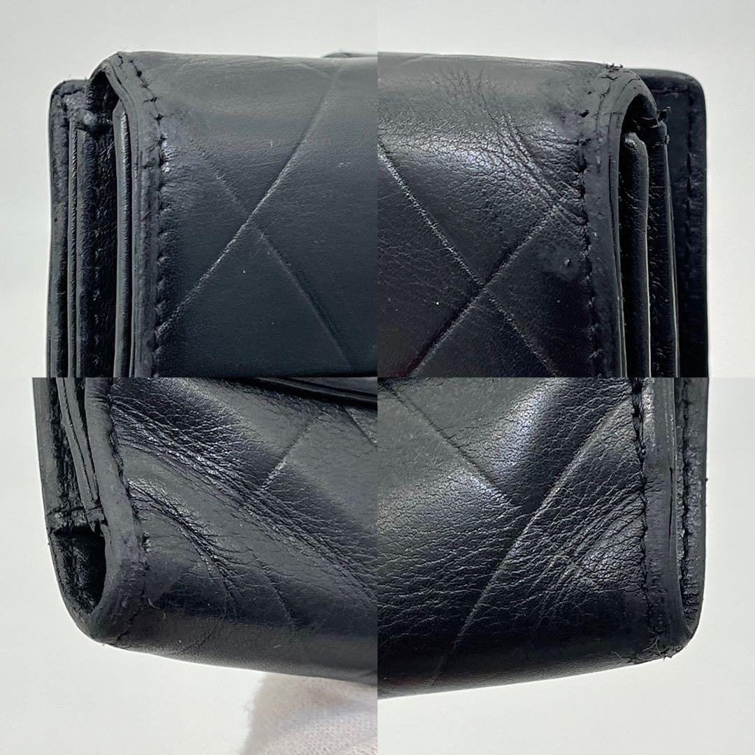 CHANEL 二つ折り財布 コンパクト ロゴ型押し 黒 レザー キルティング