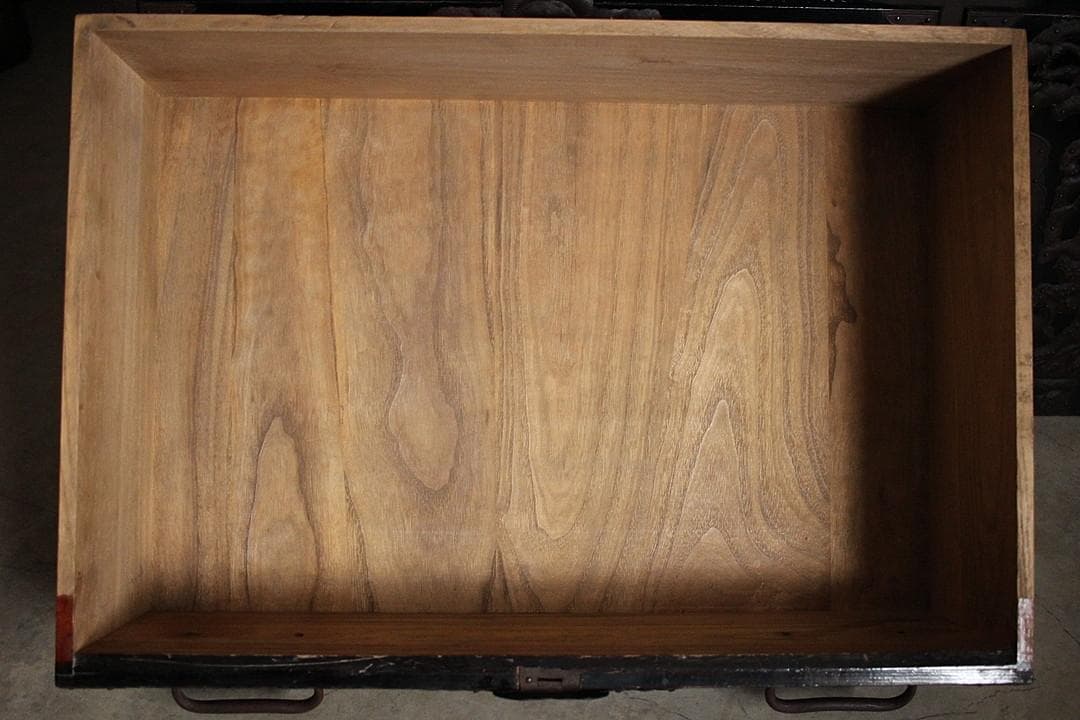 綺麗な打ち出し金具時代庄内箪笥　扉付き　時代箪笥　時代家具　古家具　古タンス