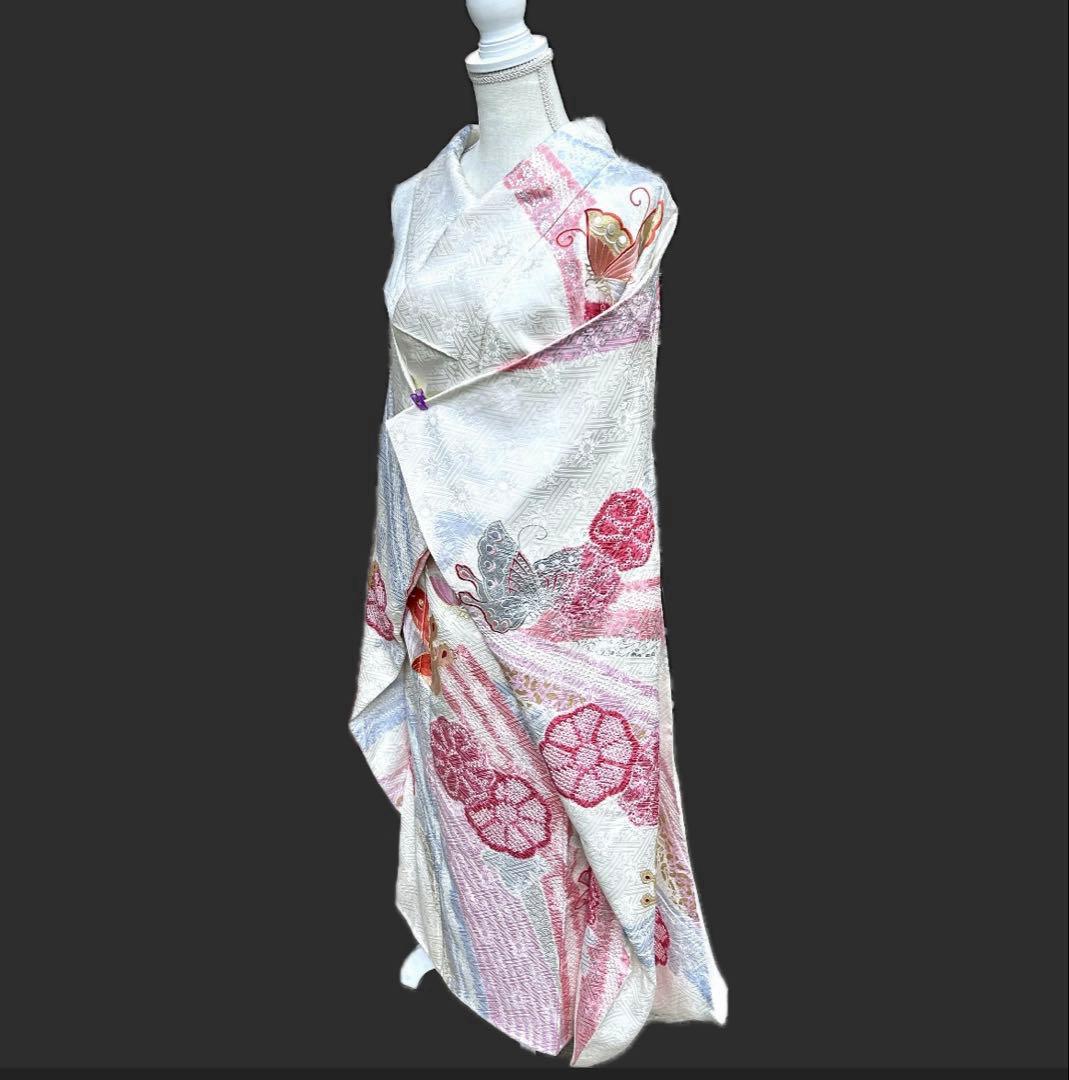 千總　振袖 白地 蝶と花模様 　刺繍　絞り　金彩　銀彩　正絹