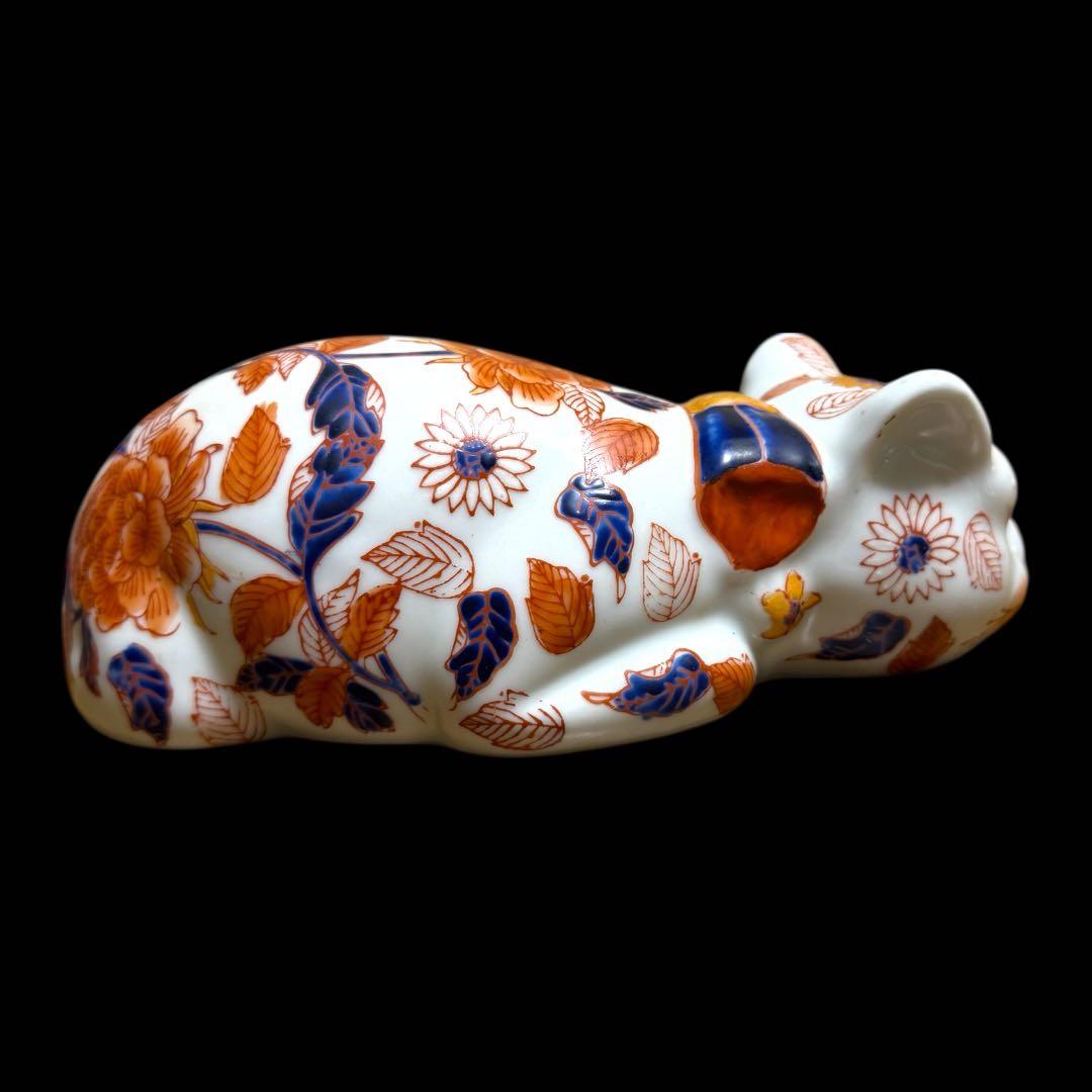 《希少》伊万里焼 陶器製 染錦花紋色絵牡丹装飾 眠り猫