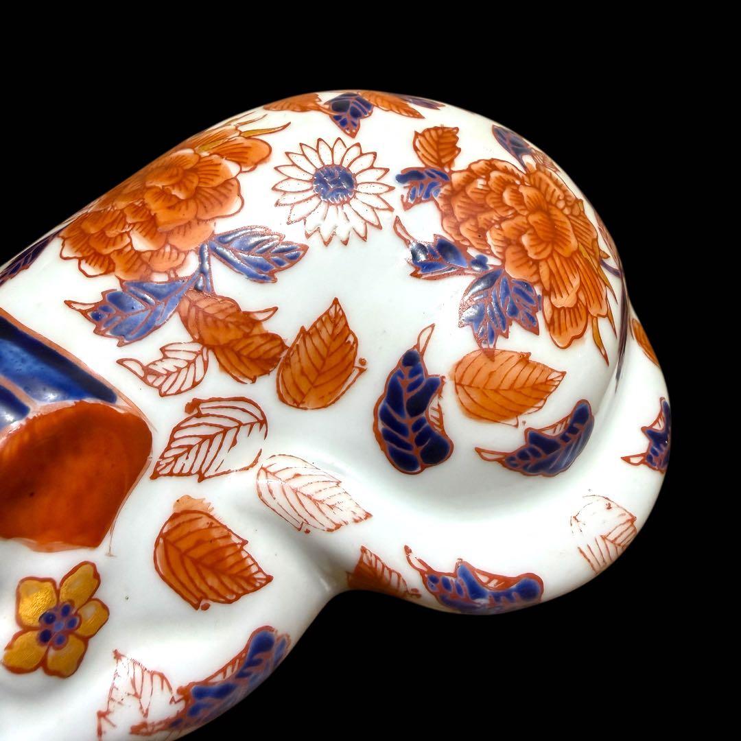 《希少》伊万里焼 陶器製 染錦花紋色絵牡丹装飾 眠り猫