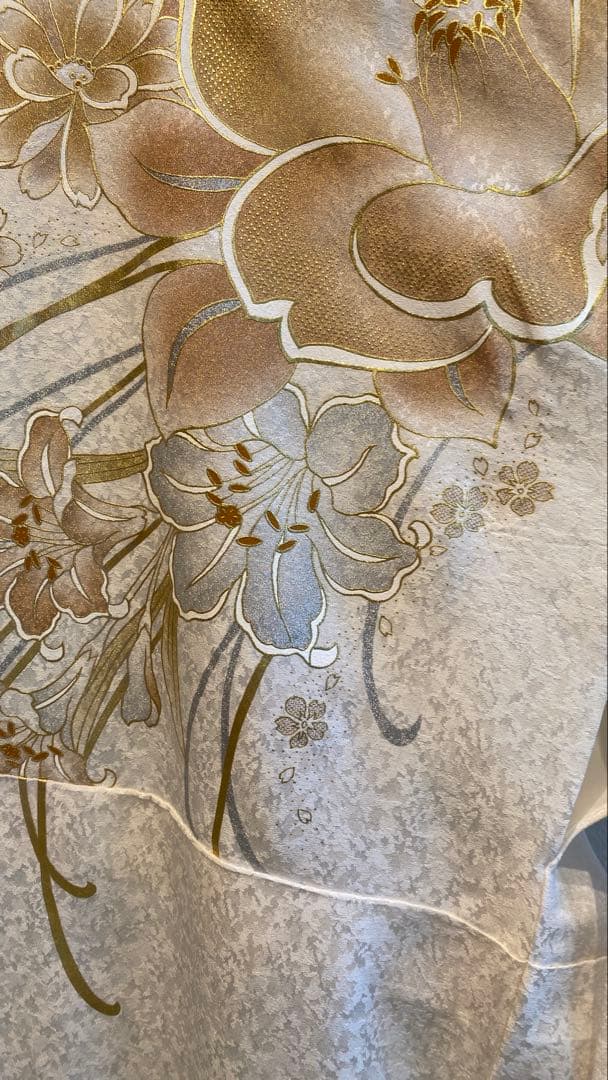 [喜織屋] ＊新品＊高級振袖＊白金　椿柄模様　金彩　成人式手縫いN251122