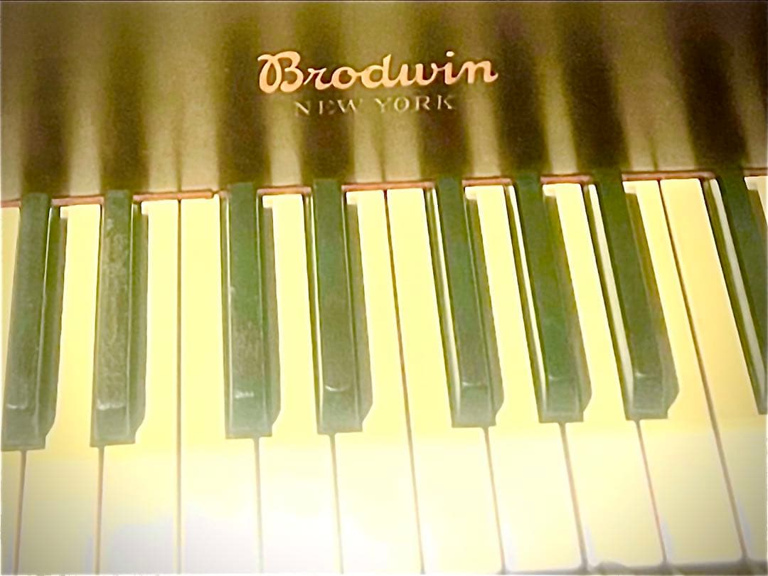 木製小型アンティークピアノ　アメリカ製 Brodwin NEWYORK